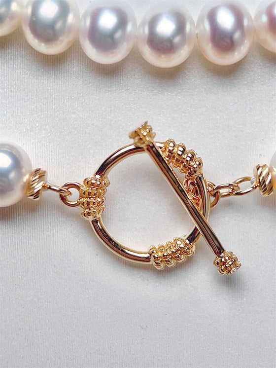 Long Freshwater Pearl Necklace in 18 Karat Gold